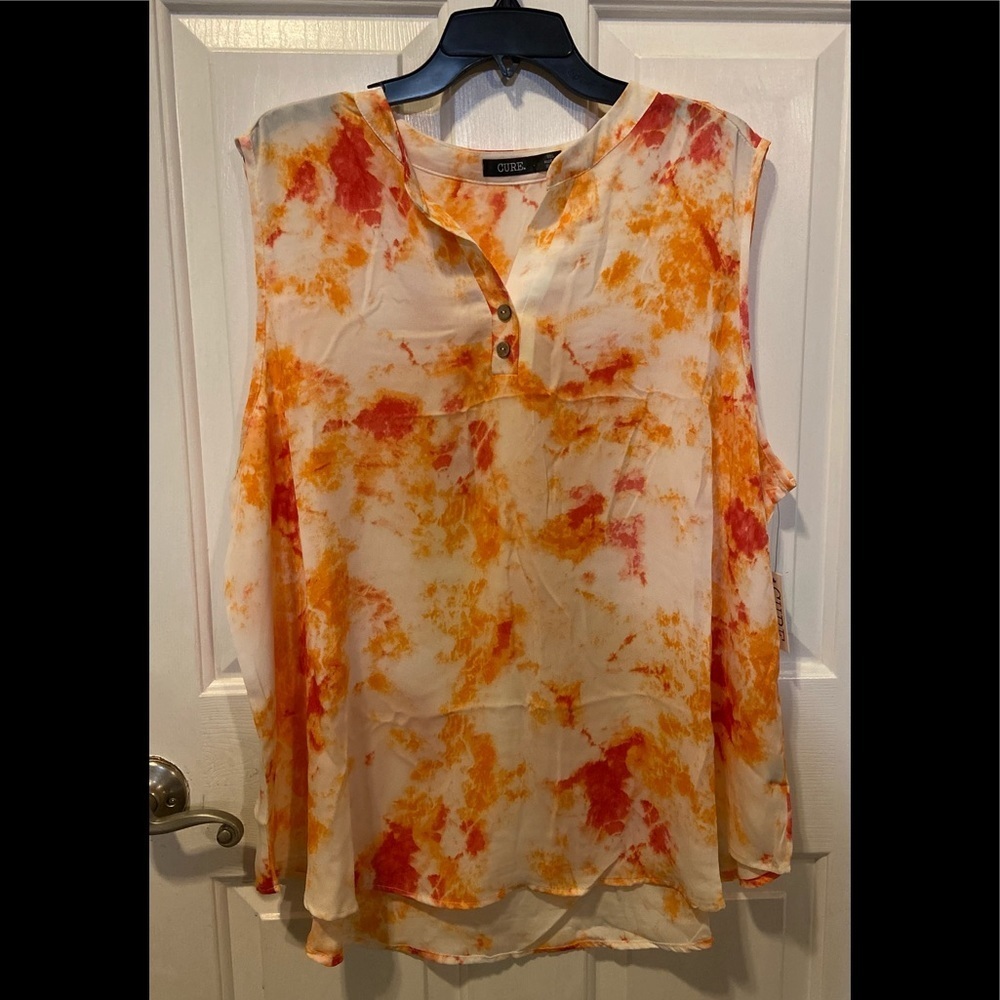CURE women’s sleeveless blouse